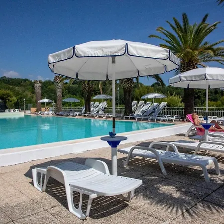 Centro Vacanze Mirage 4*
