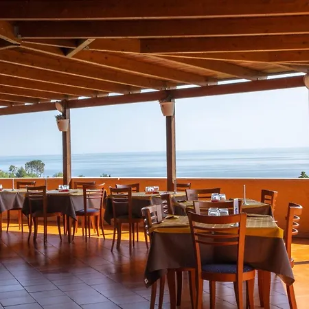 Centro Vacanze Mirage 4* アルティドーナ
